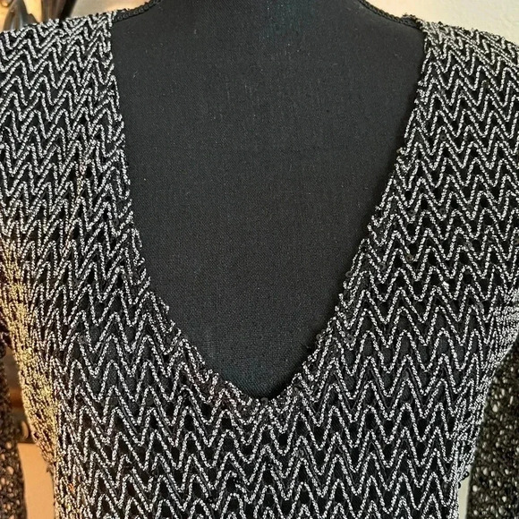 J Valdi Black White Zig Zigzag Crocheted V-Neck Beach Coverup with Black Sequins - Picture 10 of 13